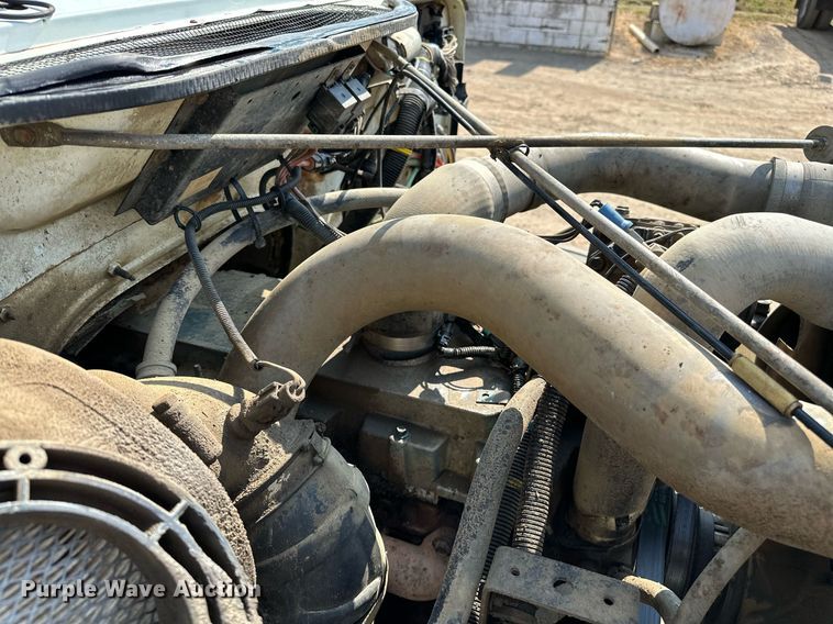 image for item OG9226 1999 International 4900  dump truck