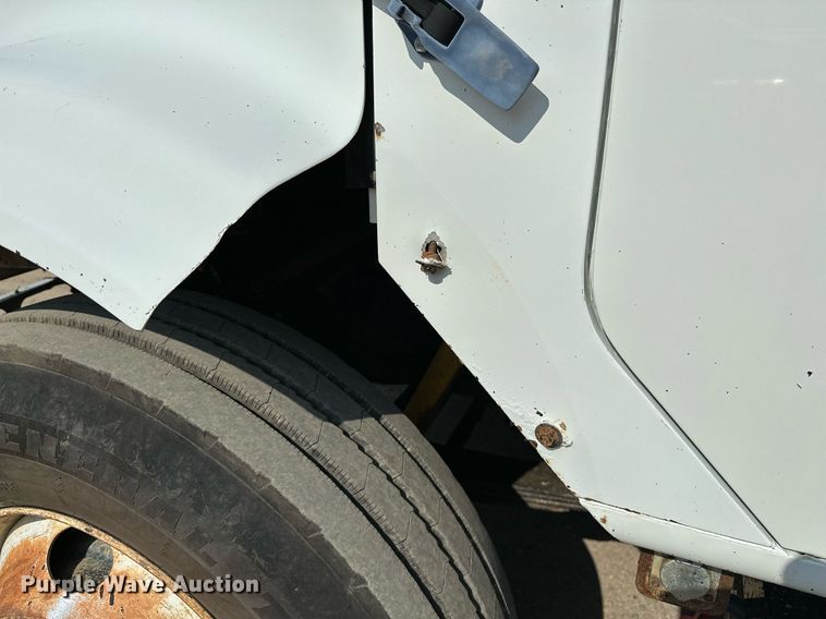 image for item OG9226 1999 International 4900  dump truck