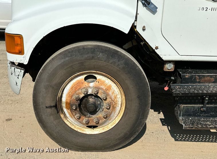 image for item OG9226 1999 International 4900  dump truck