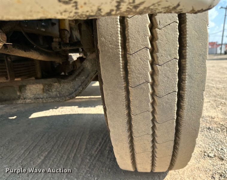 image for item OG9226 1999 International 4900  dump truck