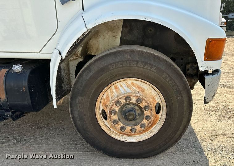 image for item OG9226 1999 International 4900  dump truck