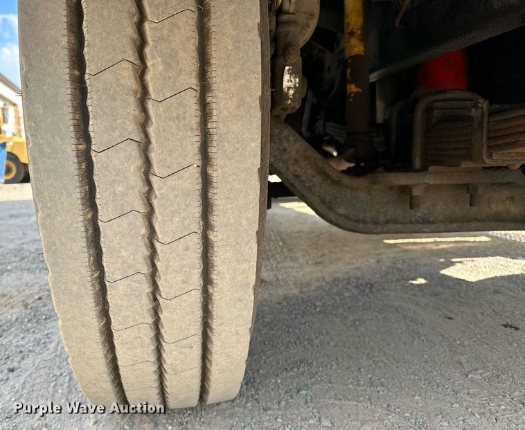 image for item OG9226 1999 International 4900  dump truck