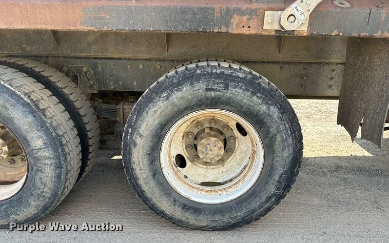 image for item OG9226 1999 International 4900  dump truck