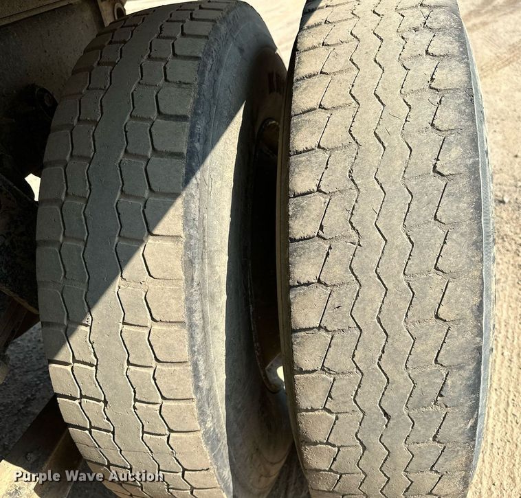 image for item OG9226 1999 International 4900  dump truck