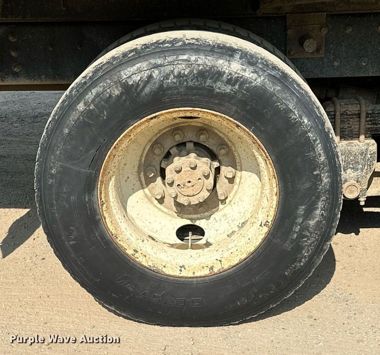 image for item OG9226 1999 International 4900  dump truck