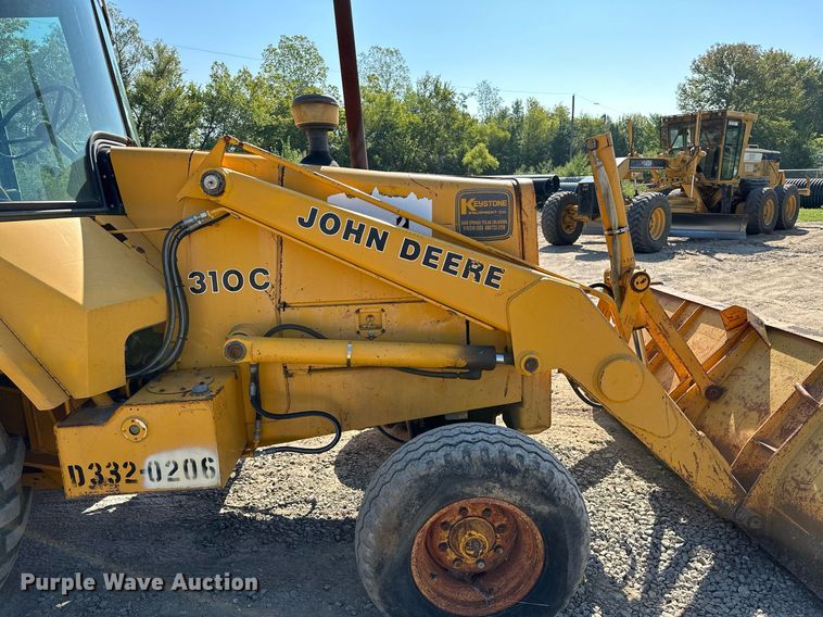 image for item OG9257 1990 John Deere 310C  backhoe
