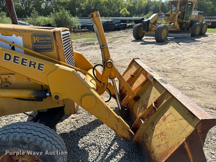 image for item OG9257 1990 John Deere 310C  backhoe