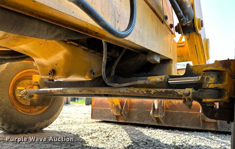 image for item OG9257 1990 John Deere 310C  backhoe