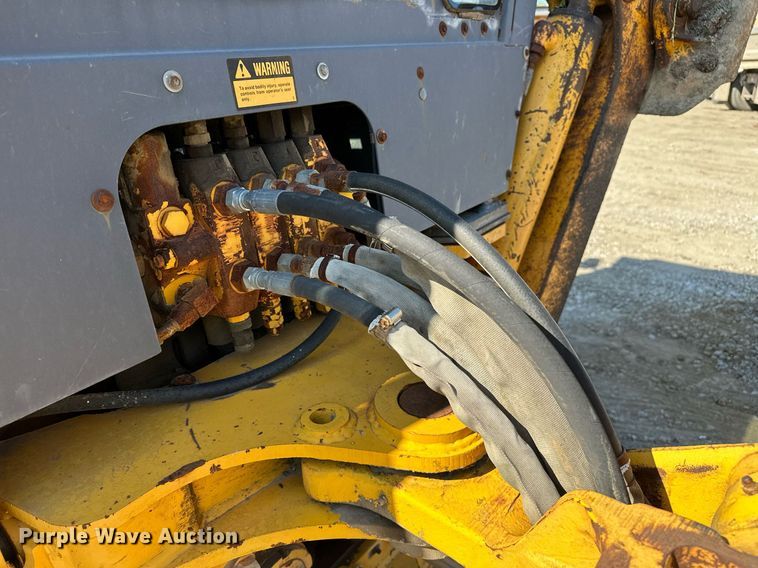 image for item OG9257 1990 John Deere 310C  backhoe