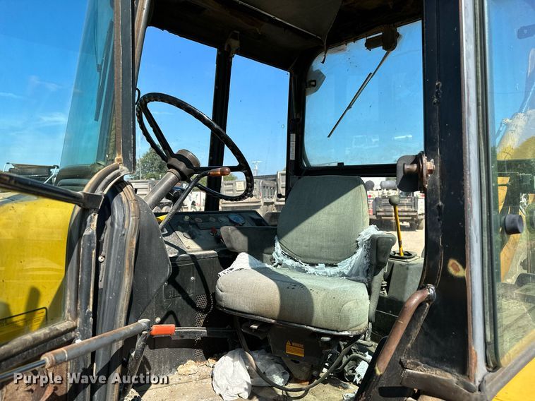 image for item OG9257 1990 John Deere 310C  backhoe