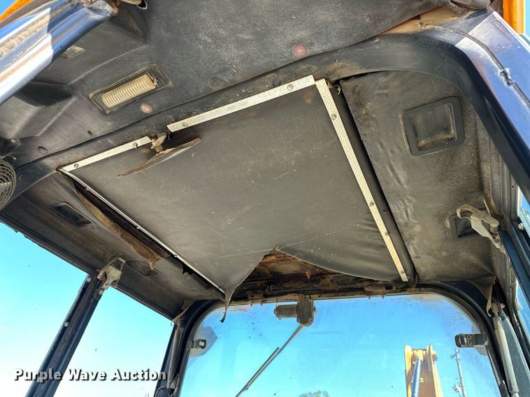 image for item OG9257 1990 John Deere 310C  backhoe