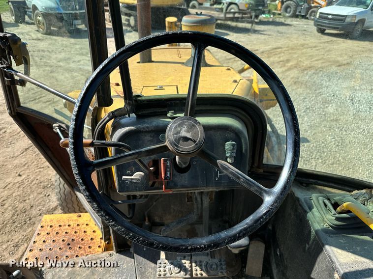 image for item OG9257 1990 John Deere 310C  backhoe