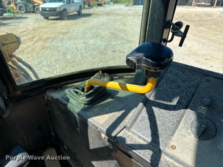 image for item OG9257 1990 John Deere 310C  backhoe