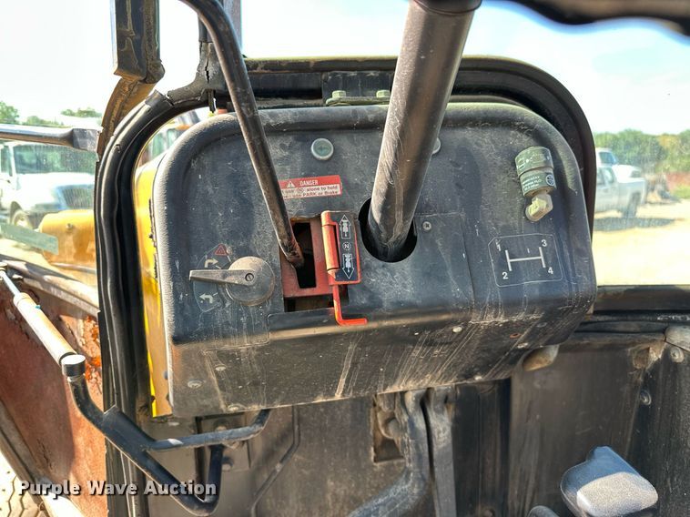 image for item OG9257 1990 John Deere 310C  backhoe