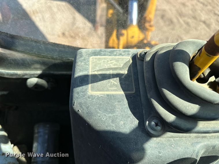 image for item OG9257 1990 John Deere 310C  backhoe