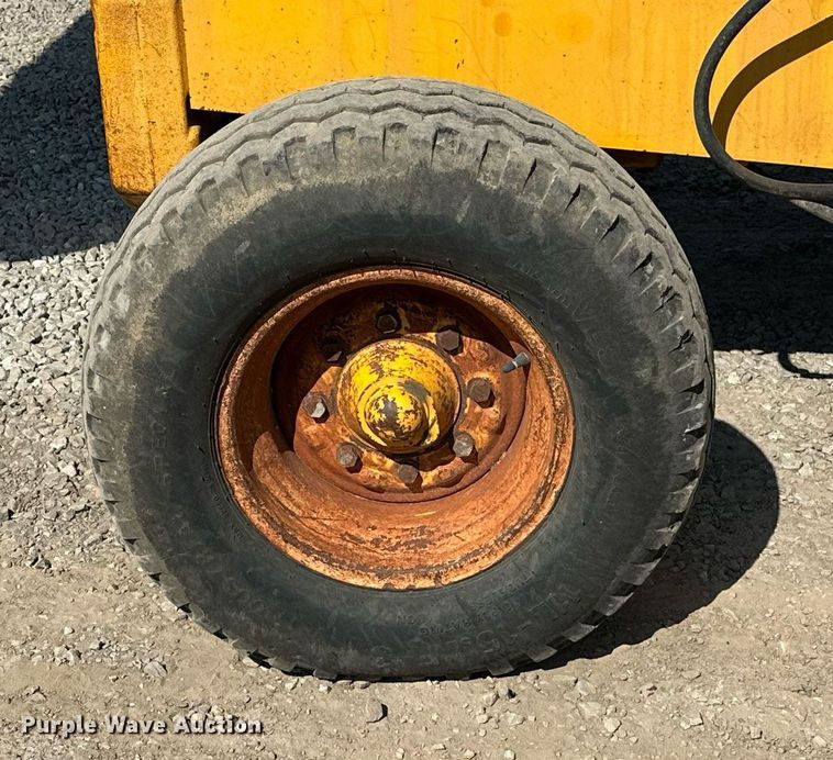 image for item OG9257 1990 John Deere 310C  backhoe