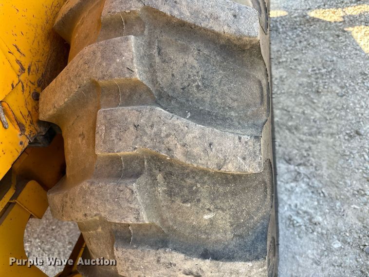 image for item OG9257 1990 John Deere 310C  backhoe