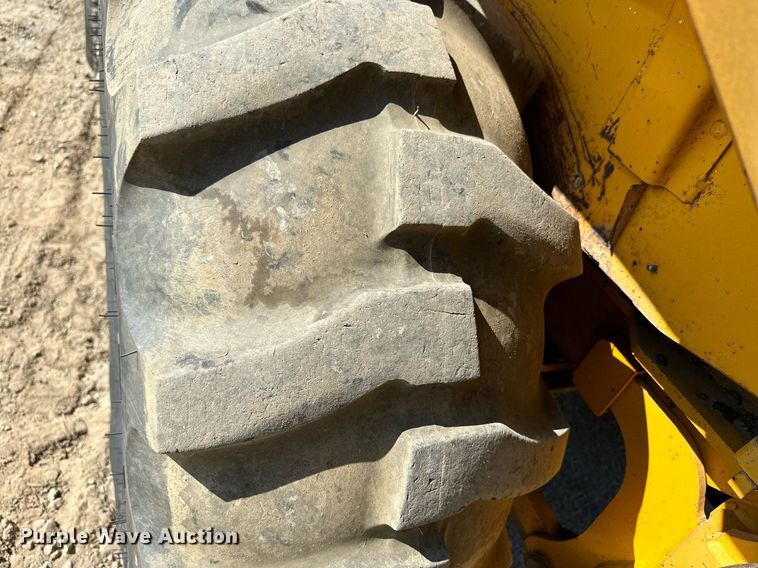 image for item OG9257 1990 John Deere 310C  backhoe