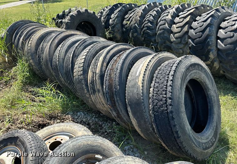 image for item OG9263 (18) 11R22.5 tires