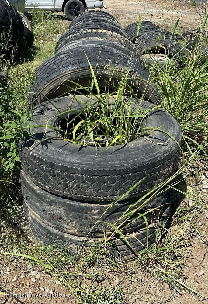 image for item OG9263 (18) 11R22.5 tires