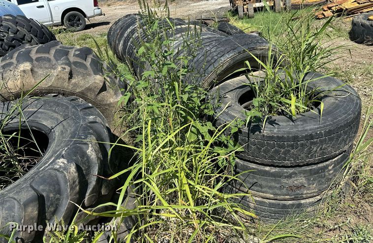 image for item OG9263 (18) 11R22.5 tires