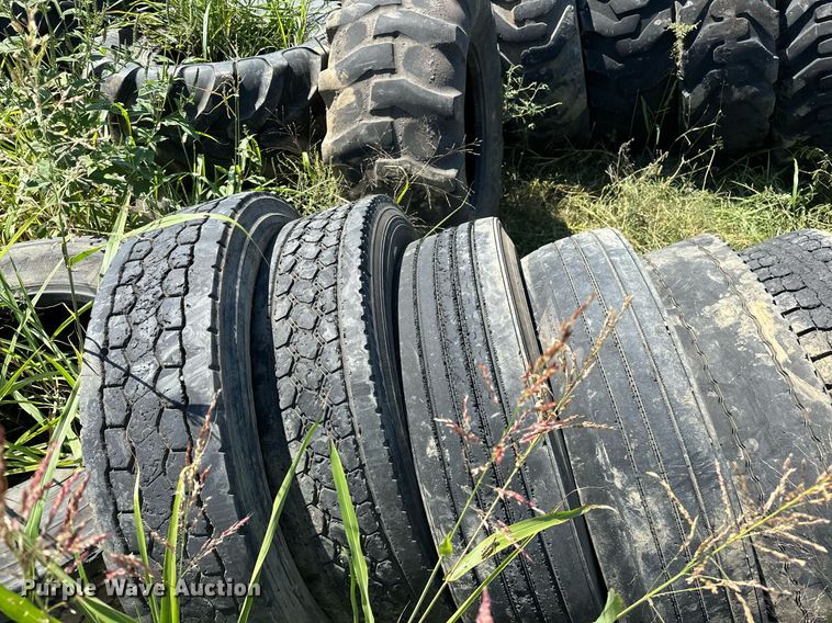 image for item OG9263 (18) 11R22.5 tires