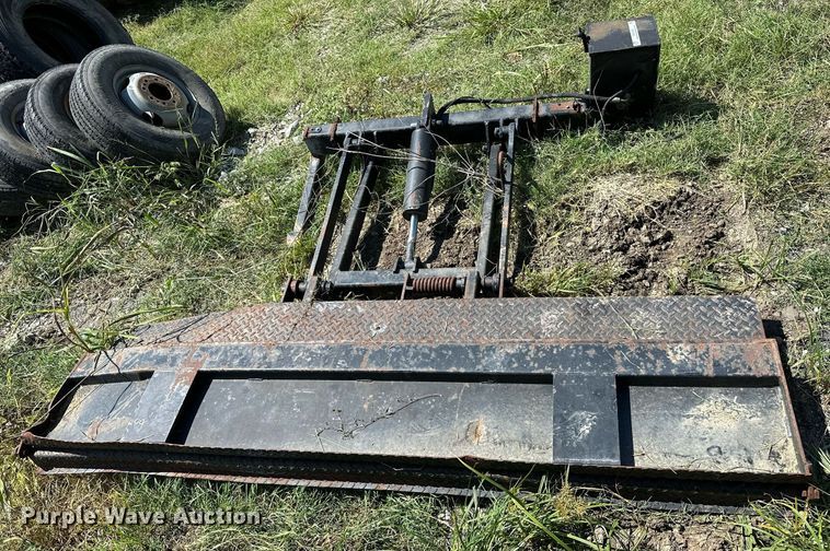 image for item OG9265 84"W end lift gate