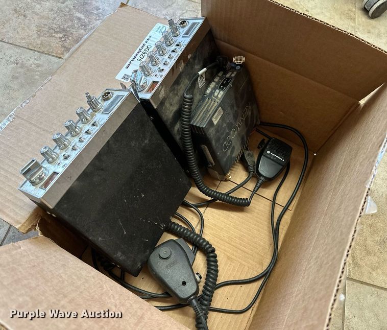 image for item OG9275 (3) radios