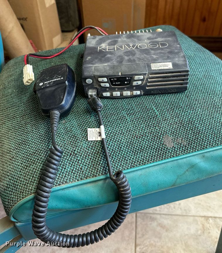 image for item OG9275 (3) radios