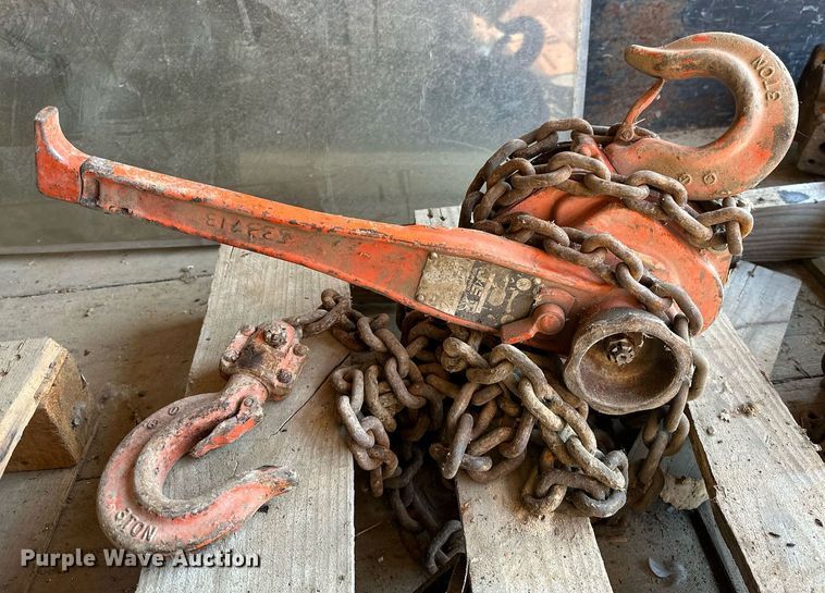 image for item OG9279 (3) chain hoists