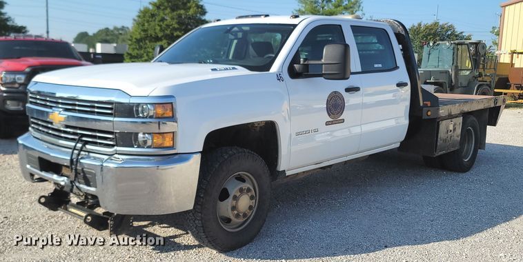 image for item OG9345 2016 Chevrolet Silverado 3500HD  Crew Cab flatbed pickup truck