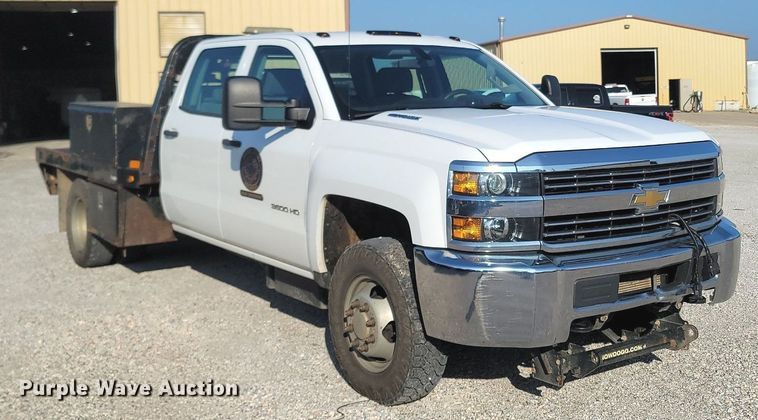 image for item OG9345 2016 Chevrolet Silverado 3500HD  Crew Cab flatbed pickup truck