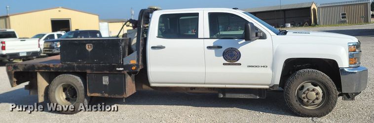image for item OG9345 2016 Chevrolet Silverado 3500HD  Crew Cab flatbed pickup truck