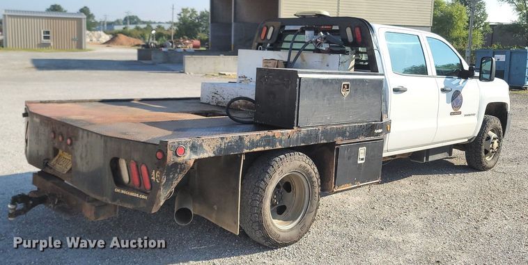 image for item OG9345 2016 Chevrolet Silverado 3500HD  Crew Cab flatbed pickup truck