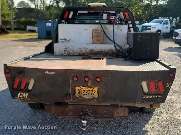 image for item OG9345 2016 Chevrolet Silverado 3500HD  Crew Cab flatbed pickup truck