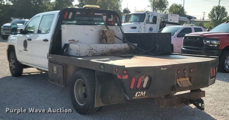 image for item OG9345 2016 Chevrolet Silverado 3500HD  Crew Cab flatbed pickup truck