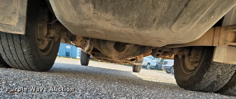 image for item OG9345 2016 Chevrolet Silverado 3500HD  Crew Cab flatbed pickup truck