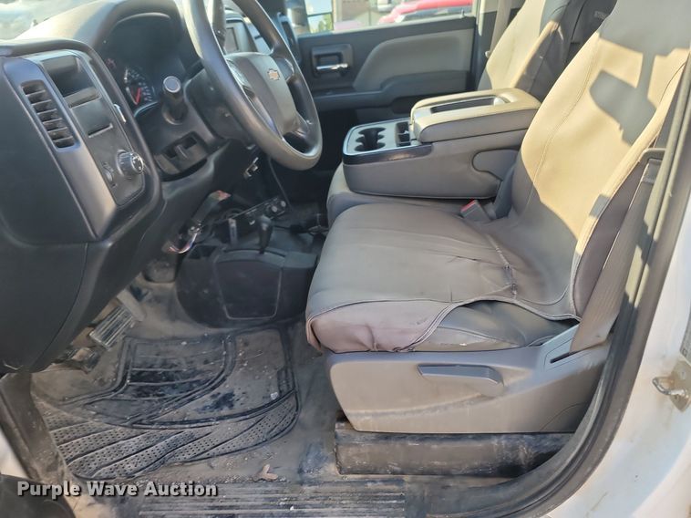 image for item OG9345 2016 Chevrolet Silverado 3500HD  Crew Cab flatbed pickup truck