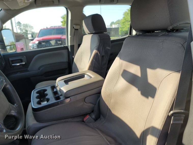 image for item OG9345 2016 Chevrolet Silverado 3500HD  Crew Cab flatbed pickup truck