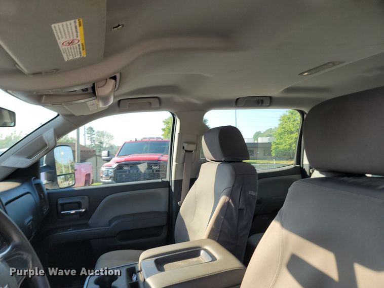 image for item OG9345 2016 Chevrolet Silverado 3500HD  Crew Cab flatbed pickup truck