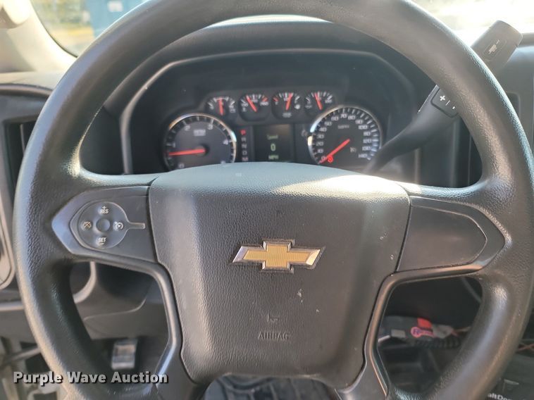 image for item OG9345 2016 Chevrolet Silverado 3500HD  Crew Cab flatbed pickup truck