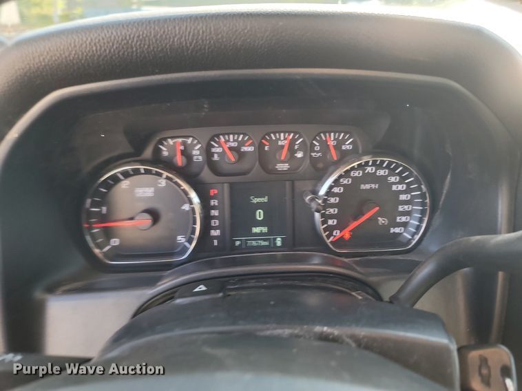 image for item OG9345 2016 Chevrolet Silverado 3500HD  Crew Cab flatbed pickup truck