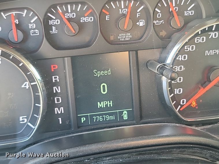 image for item OG9345 2016 Chevrolet Silverado 3500HD  Crew Cab flatbed pickup truck