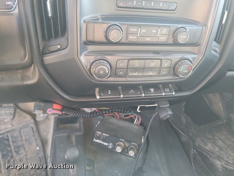 image for item OG9345 2016 Chevrolet Silverado 3500HD  Crew Cab flatbed pickup truck