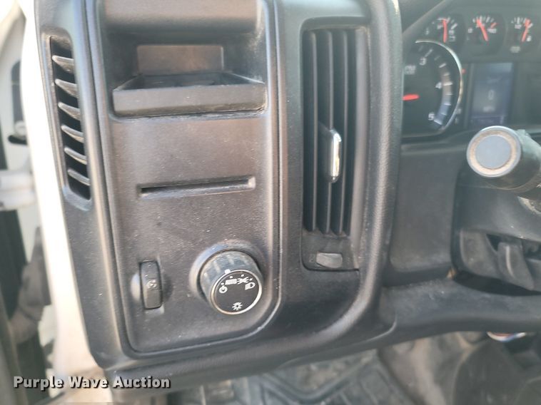 image for item OG9345 2016 Chevrolet Silverado 3500HD  Crew Cab flatbed pickup truck