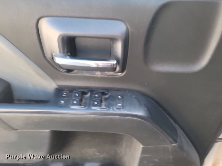 image for item OG9345 2016 Chevrolet Silverado 3500HD  Crew Cab flatbed pickup truck