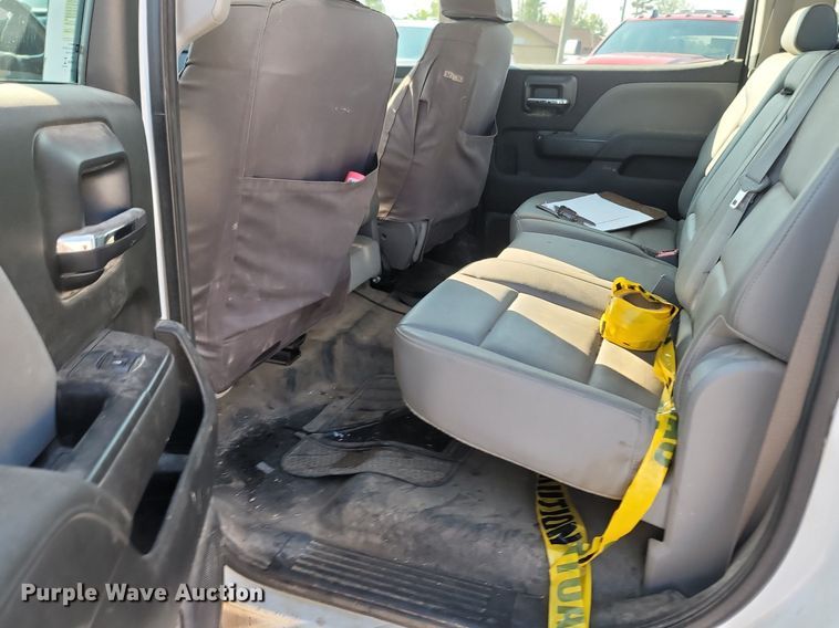 image for item OG9345 2016 Chevrolet Silverado 3500HD  Crew Cab flatbed pickup truck