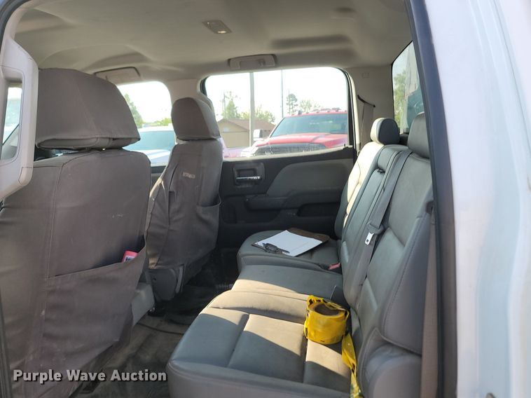 image for item OG9345 2016 Chevrolet Silverado 3500HD  Crew Cab flatbed pickup truck