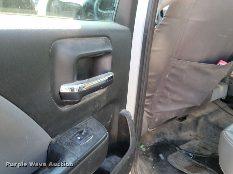 image for item OG9345 2016 Chevrolet Silverado 3500HD  Crew Cab flatbed pickup truck