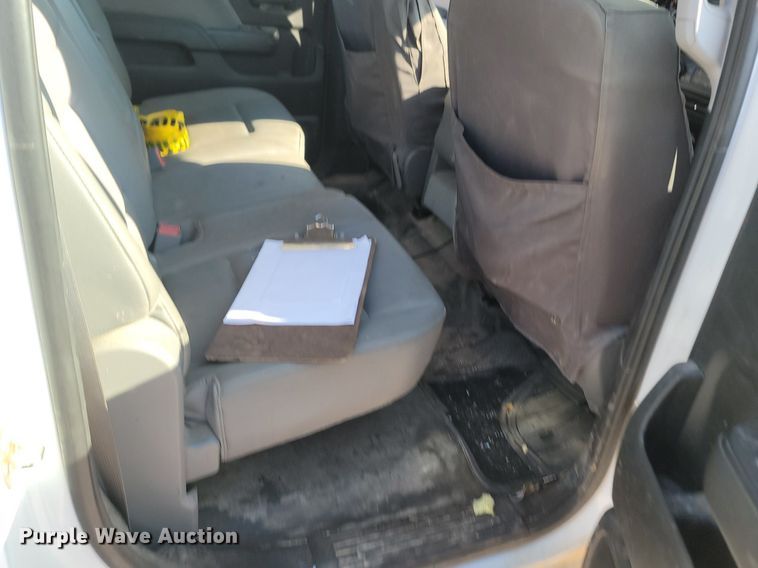 image for item OG9345 2016 Chevrolet Silverado 3500HD  Crew Cab flatbed pickup truck